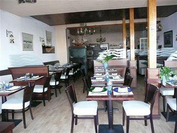 Hotel De La 3*